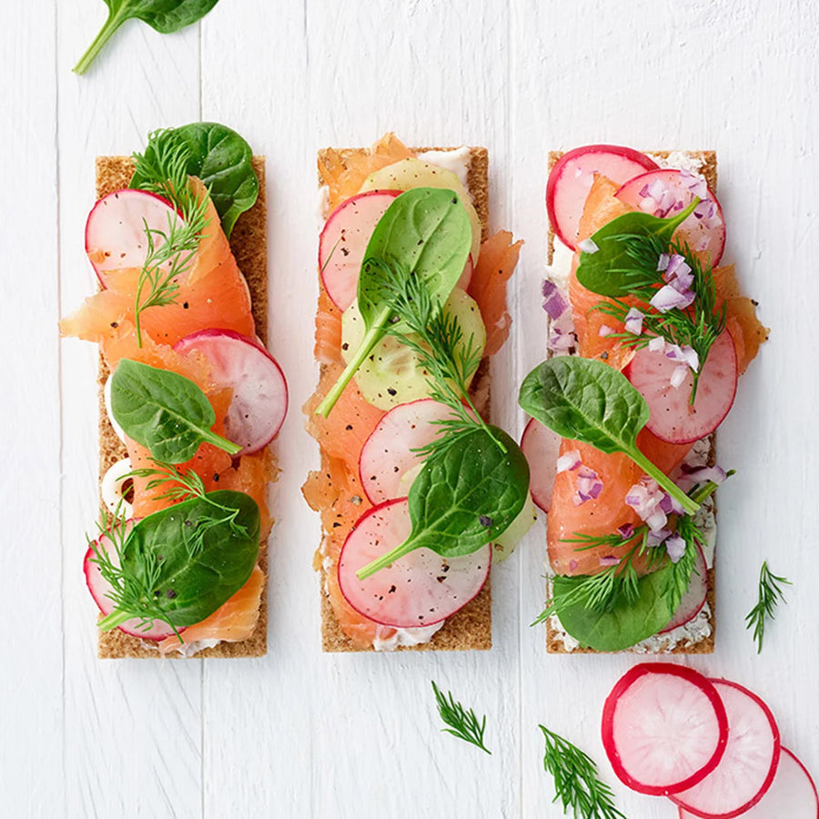 smoked salmon and garnishes on finn crisps